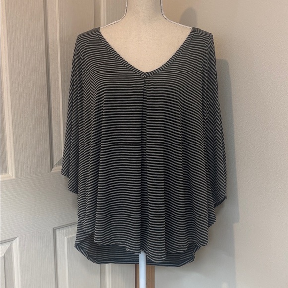 Pure Energy Tops - EUC Black and Gray Top